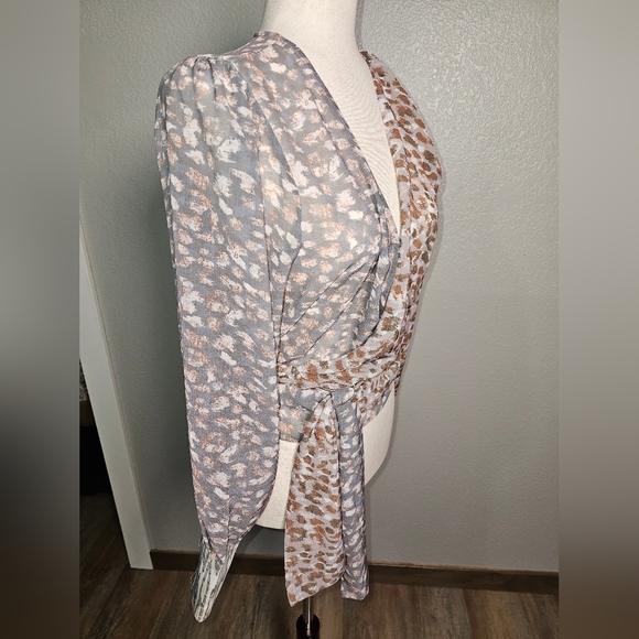 NWT Mystery wrap blouse. Med - Picture 10 of 13